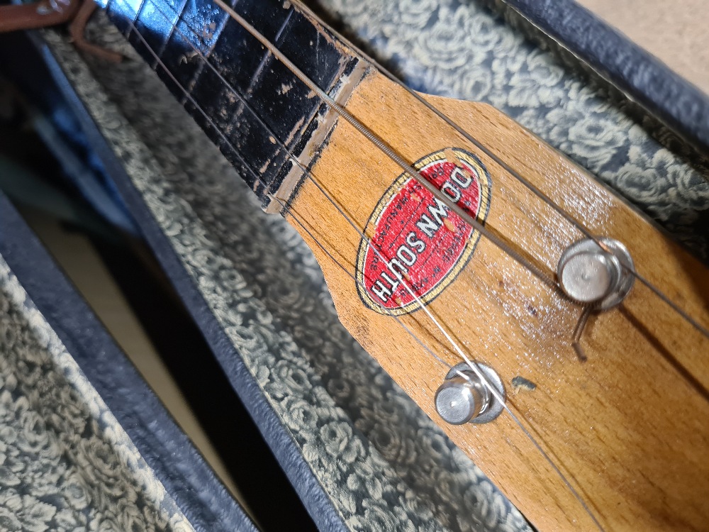 Five Ukelele banjo's and  2 others in cases - Image 5 of 7