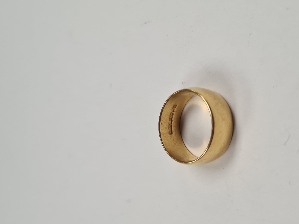 22ct yellow gold wedding band, 8mm wide, marked 22, London maker S & W, approx 10g - Image 6 of 8