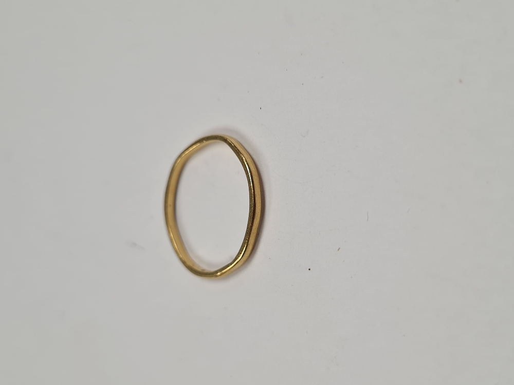 22ct yellow gold wedding band, size O, marked 22, Birmingham, maker TT & Co 1.4g - Image 2 of 6