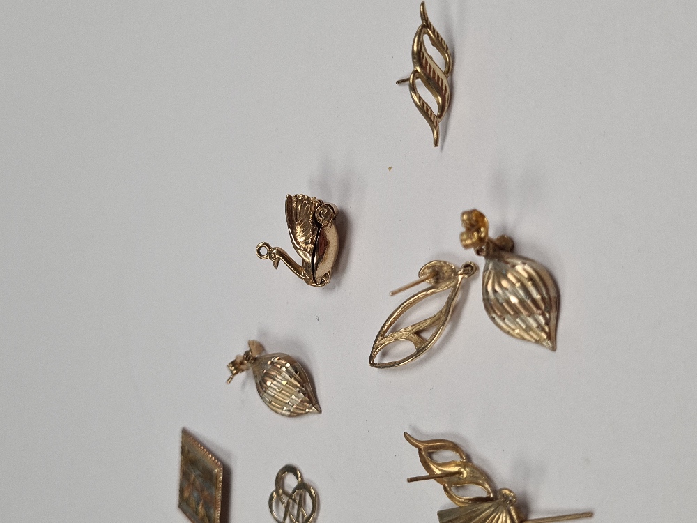 Collection of 9ct and yellow metal earrings, charm and pendant, to include charm of a Swan, approx 8 - Image 2 of 4