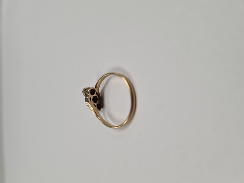 18ct yellow gold dress ring of crossover design with 3 rubover set round cut diamonds, marked 18 & P - Image 4 of 5