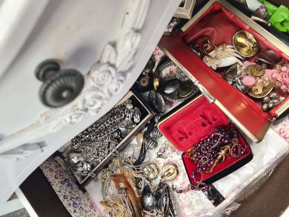 Bedside chest containing modern costume jewellery - Image 3 of 5