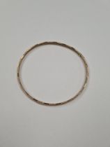 9ct yellow gold circular band with repeating etched design marked 375, Birmingham maker, SD, 6.5cm d