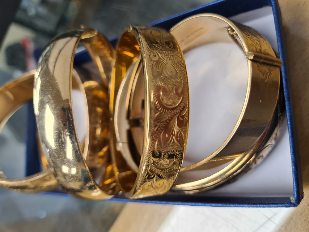 Six gold plated hinged bangles - Image 3 of 5