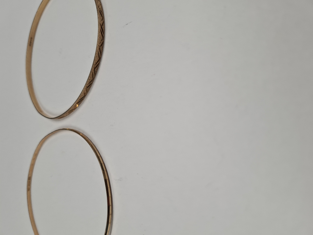Two 9ct yellow gold bangles, both approx 6.5cm diameter, both marked 375, approx 6.48g - Image 2 of 5