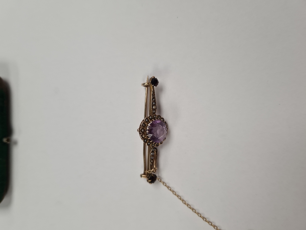 Very pretty antique 9ct gold bar brooch with central round cut amethyst surrounded seed pearls, flan - Image 10 of 10