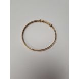 9ct yellow gold adjustable bangle, marked 385, approx 6.5cm diameter, approx 5g