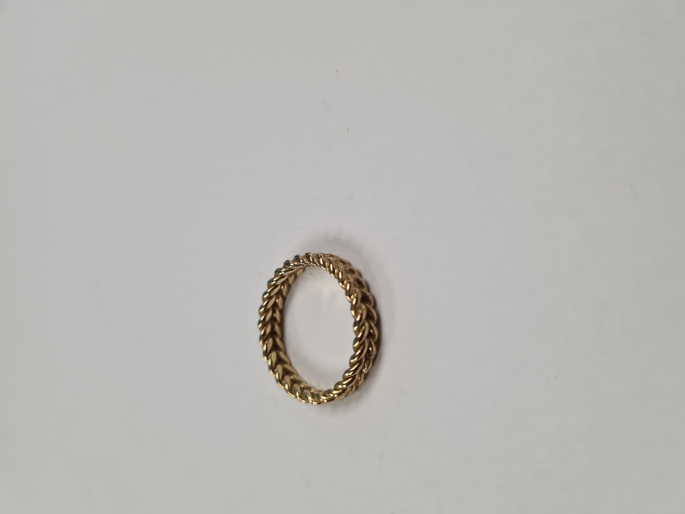 9ct yellow gold plaited wedding band, marked 375, size Q, approx 2.8g