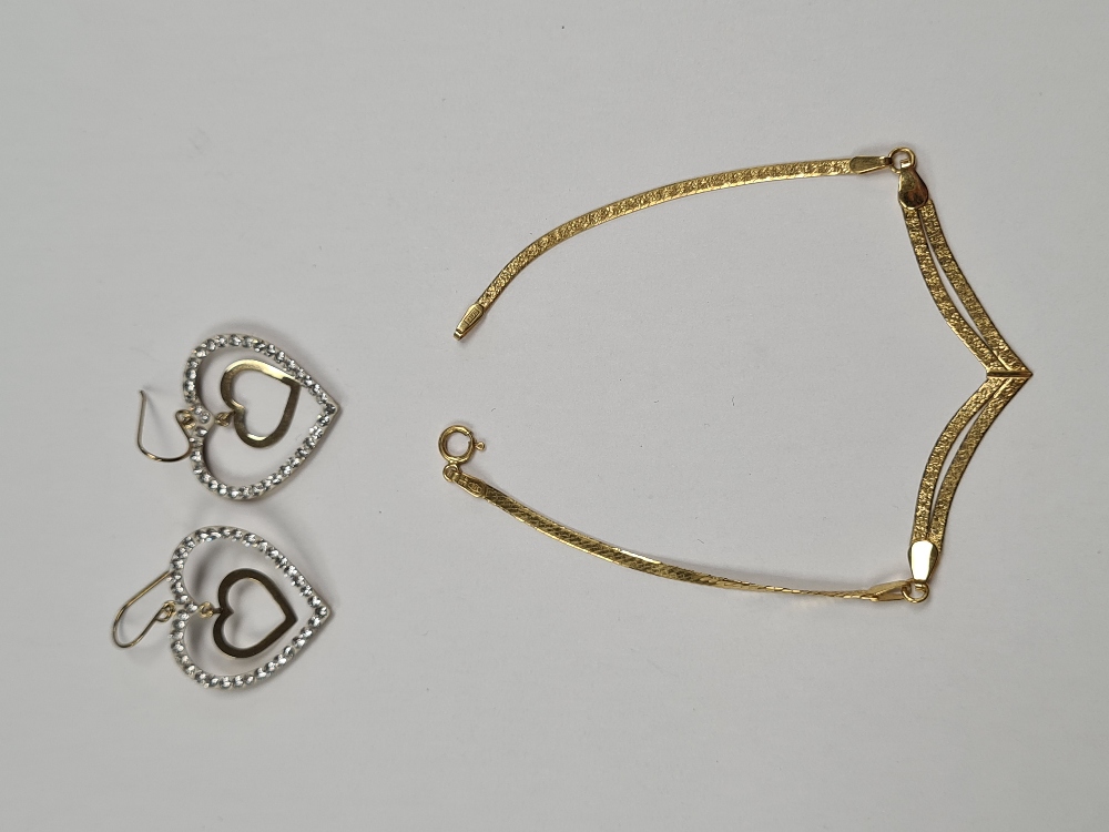 9ct yellow gold flat link bracelet with V shaped detail and pair of yellow metal earrings, set cubic