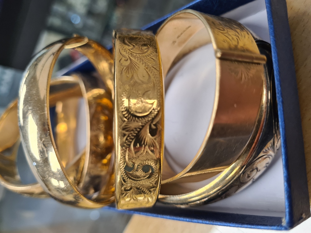 Six gold plated hinged bangles - Image 2 of 5