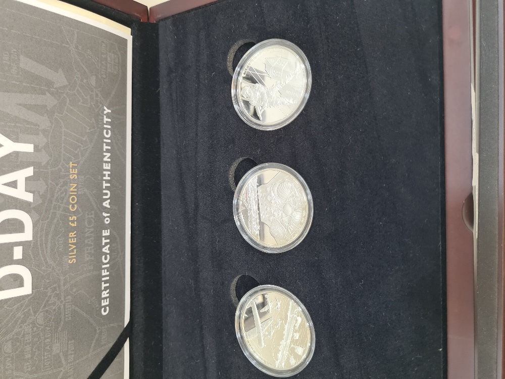 A Silver Proof 2018 RAF Centenary 3 coin set, a Silver Proof 2019 3 coin D-Day set, a 2016 UK Date S - Bild 2 aus 13