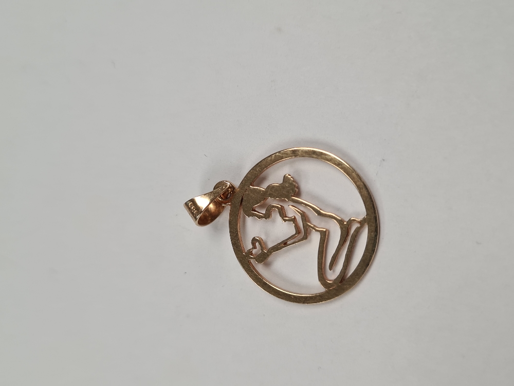 14ct yellow gold circular pendant of open form, depicting a kneeling female holding a heart, approx - Image 2 of 6