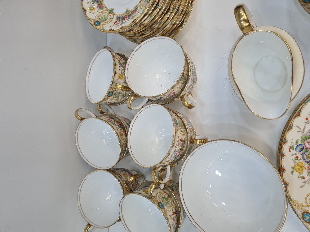A quantity of Aynsley Regina pattern tea ware, including 12 cups and saucers - Image 2 of 6