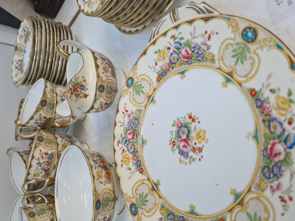 A quantity of Aynsley Regina pattern tea ware, including 12 cups and saucers - Image 4 of 6