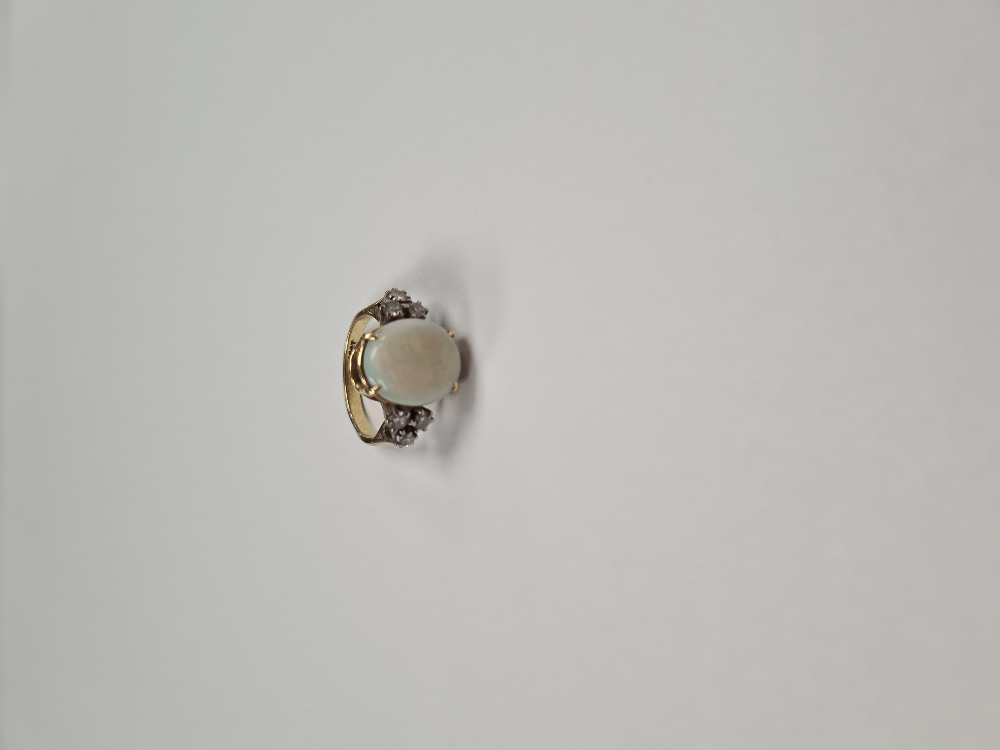 18ct yellow gold dress ring with large central white opal, each side supported 3 round cut claw moun - Image 6 of 10