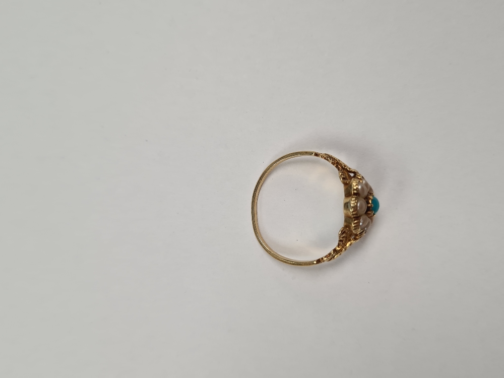 Antique yellow gold daisy ring with central turquoise surrounded seed pearls on foliate shoulders, u - Image 6 of 8