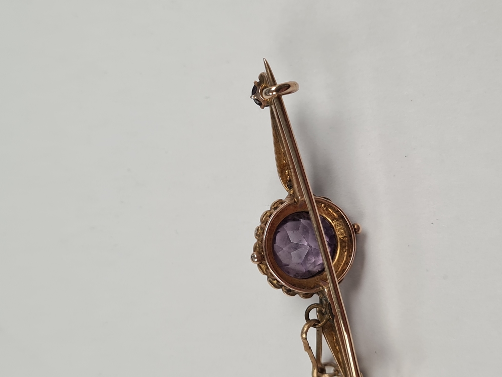 Very pretty antique 9ct gold bar brooch with central round cut amethyst surrounded seed pearls, flan - Image 3 of 10