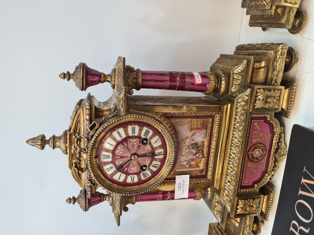 An early 20th Century French gilt metal clock garniture having porcelain panels decorated figures an - Image 5 of 6