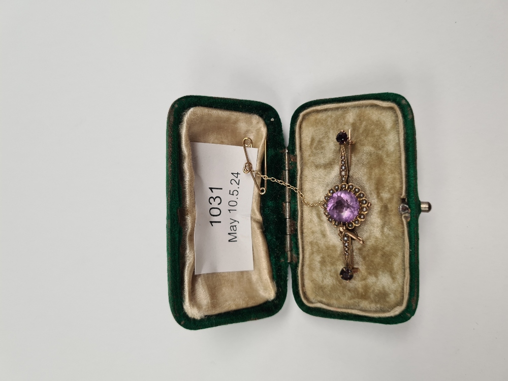 Very pretty antique 9ct gold bar brooch with central round cut amethyst surrounded seed pearls, flan - Image 7 of 10