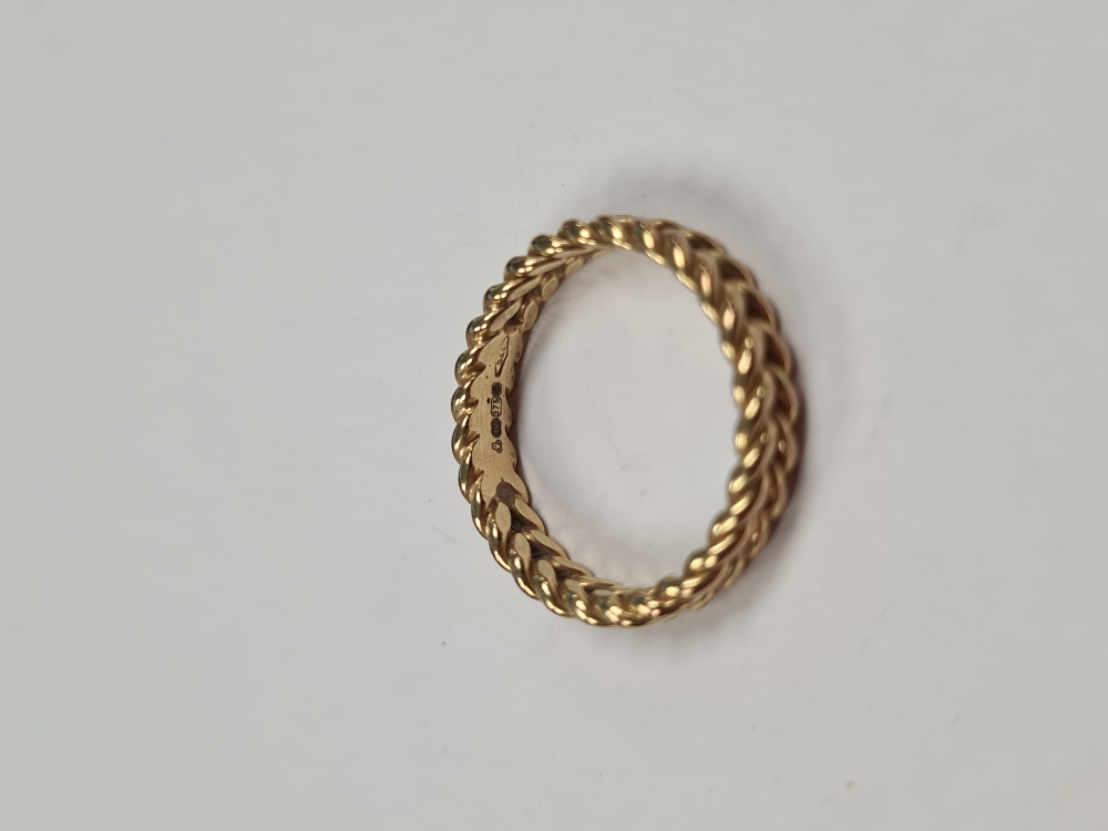 9ct yellow gold plaited wedding band, marked 375, size Q, approx 2.8g - Image 3 of 4