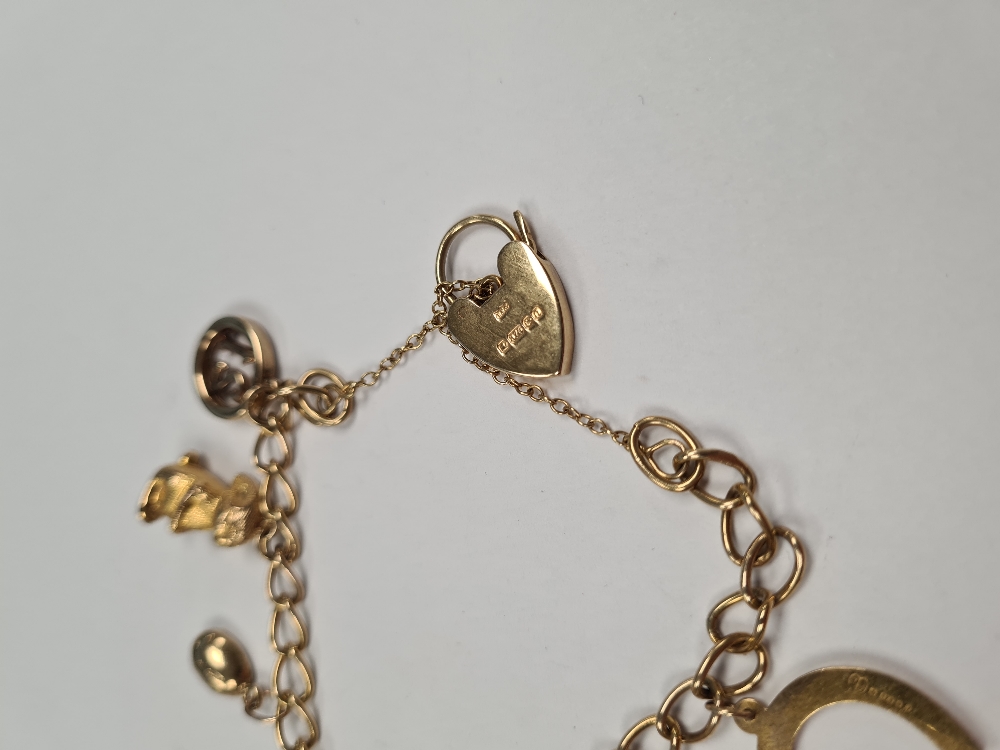 9ct yellow gold charm bracelet 8 gold charms, all 9ct gold including typewriter, horse shoe, anchor, - Image 2 of 5