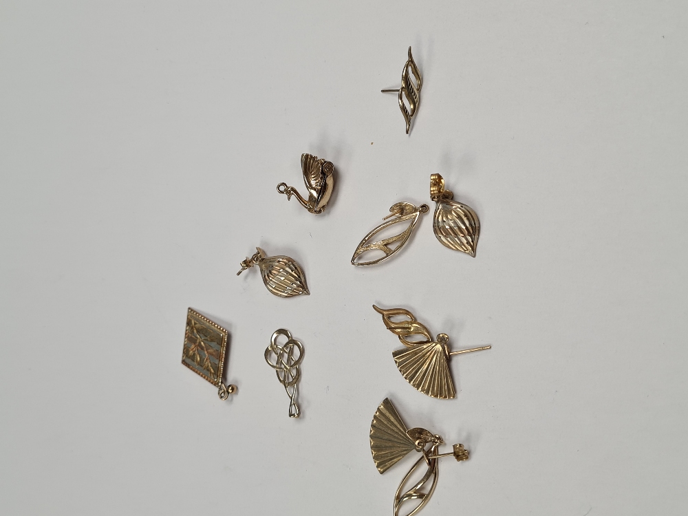 Collection of 9ct and yellow metal earrings, charm and pendant, to include charm of a Swan, approx 8