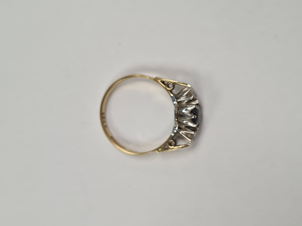 18ct yellow gold dress ring with central oval faceted sapphire with a round cut diamond to each side - Image 3 of 4