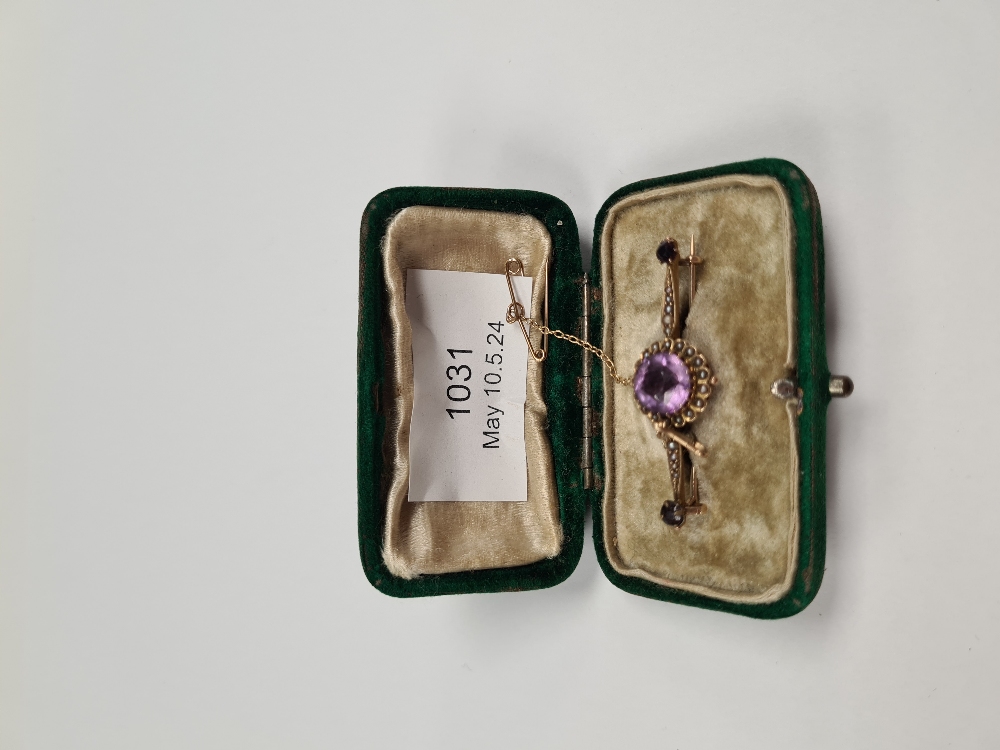 Very pretty antique 9ct gold bar brooch with central round cut amethyst surrounded seed pearls, flan - Image 6 of 10