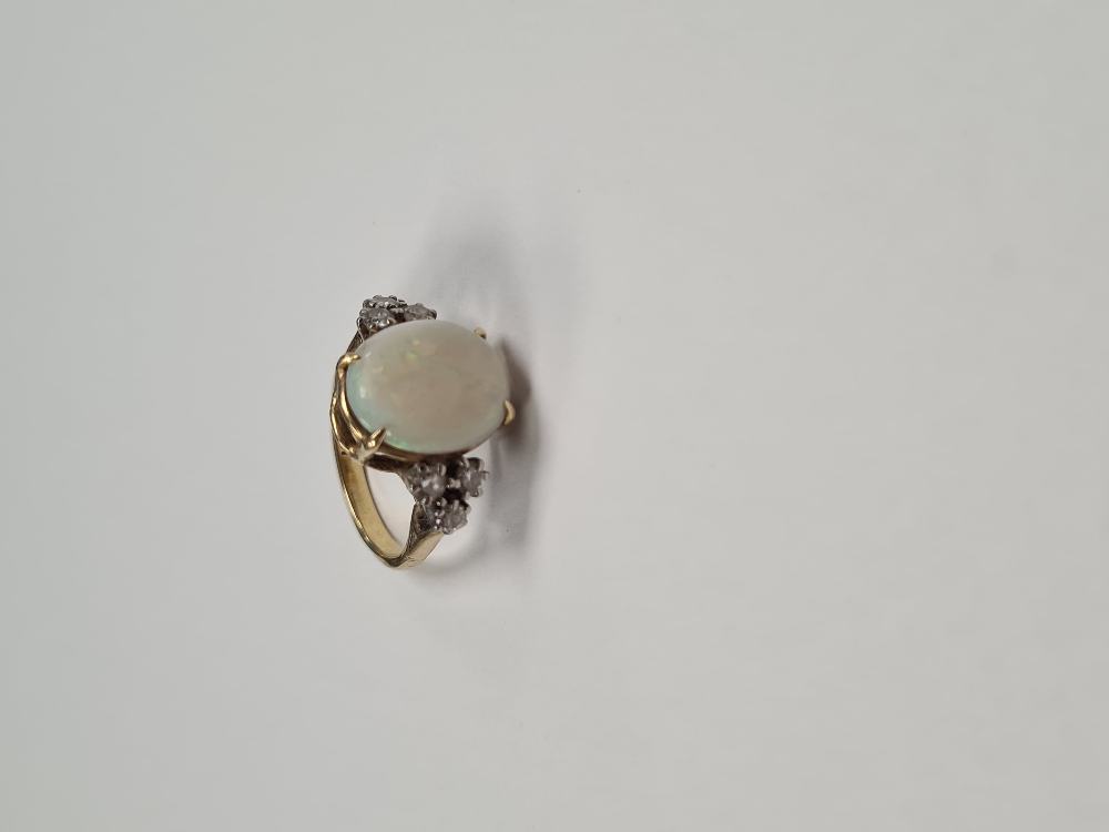 18ct yellow gold dress ring with large central white opal, each side supported 3 round cut claw moun - Image 3 of 5