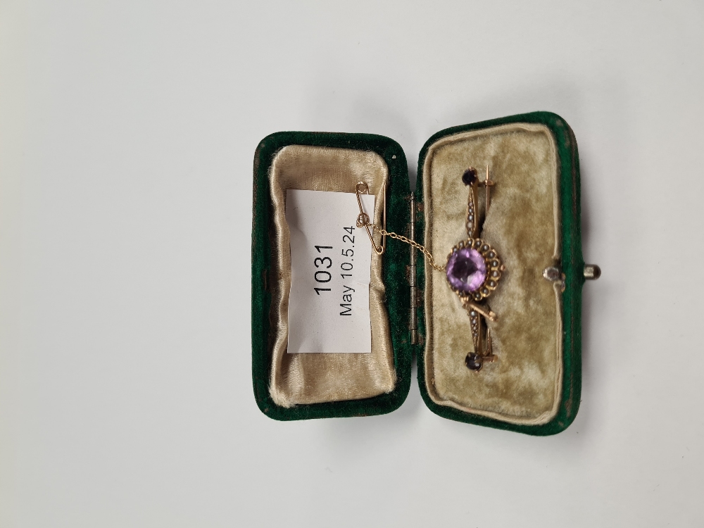 Very pretty antique 9ct gold bar brooch with central round cut amethyst surrounded seed pearls, flan