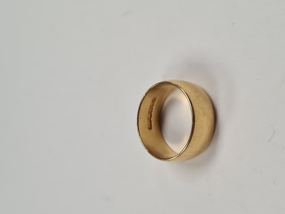 22ct yellow gold wedding band, 8mm wide, marked 22, London maker S & W, approx 10g - Image 5 of 8