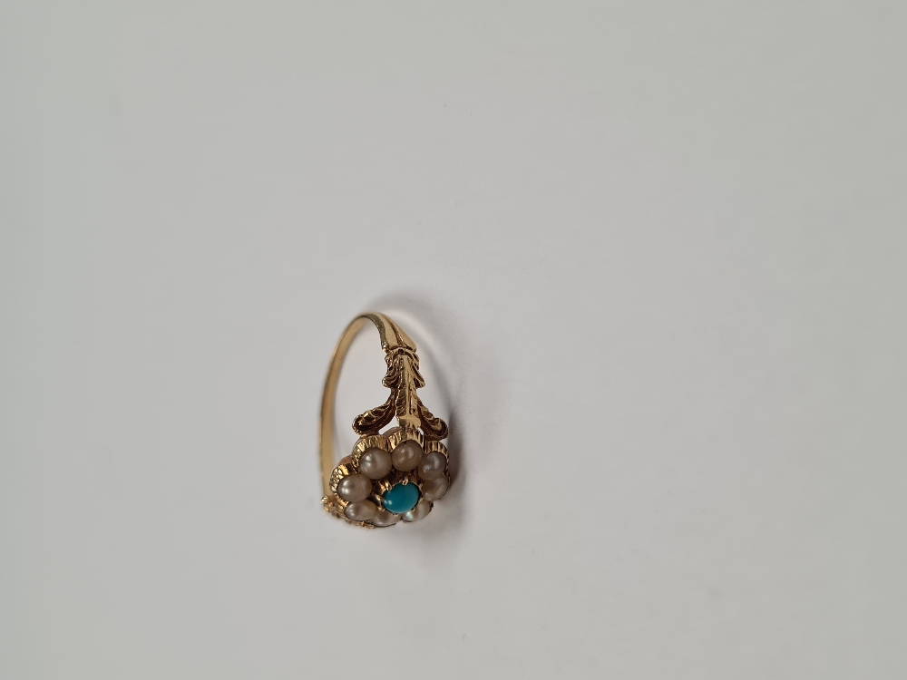 Antique yellow gold daisy ring with central turquoise surrounded seed pearls on foliate shoulders, u - Image 3 of 8