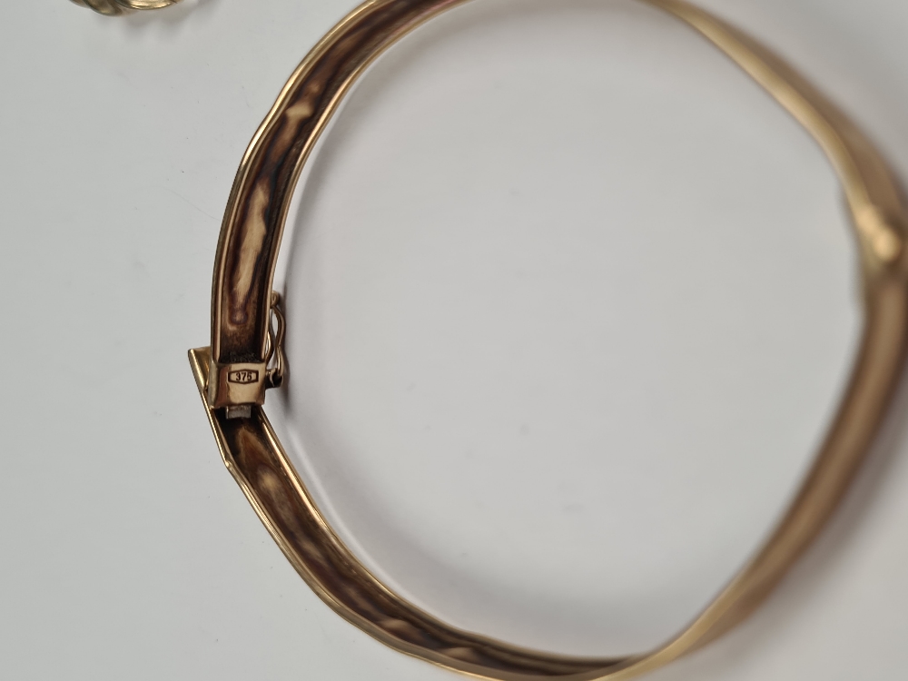 Two 9ct yellow gold bangles, both AF, one unmarked, hinged example marked 375, approx 9.4g - Image 2 of 4
