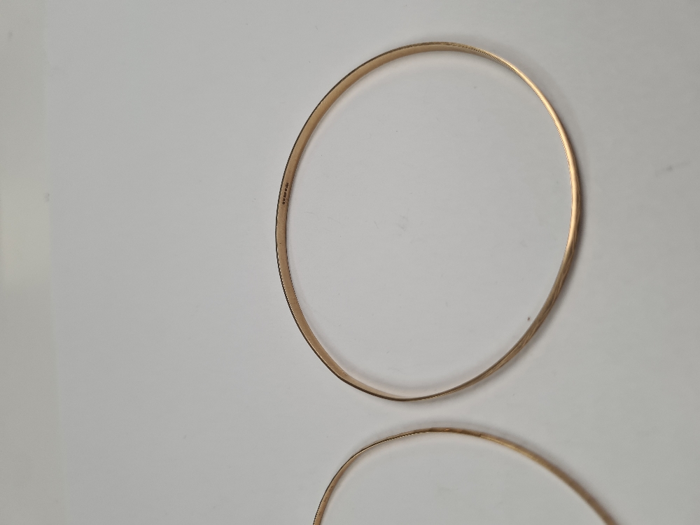 Two 9ct yellow gold bangles, both approx 6.5cm diameter, both marked 375, approx 6.48g - Image 3 of 5