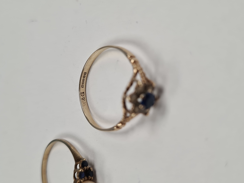9ct yellow gold dress ring with central pearl, with 3 round cut sapphires each side, marked 375, siz - Image 2 of 10