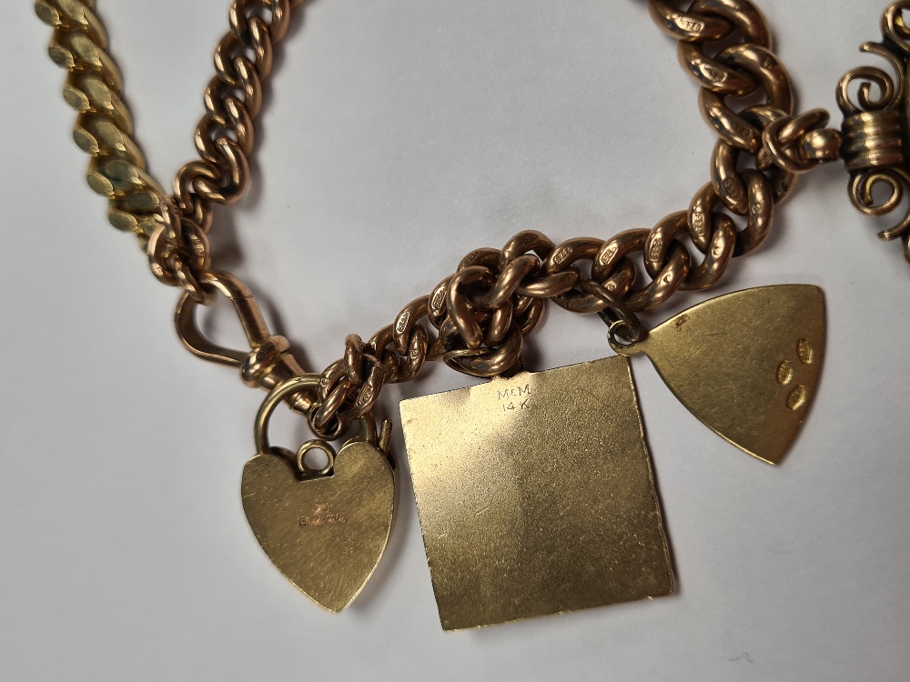 9ct gold curblink bracelet of graduating form, each link marked 375, with lobster clasp and heart sh - Image 9 of 10