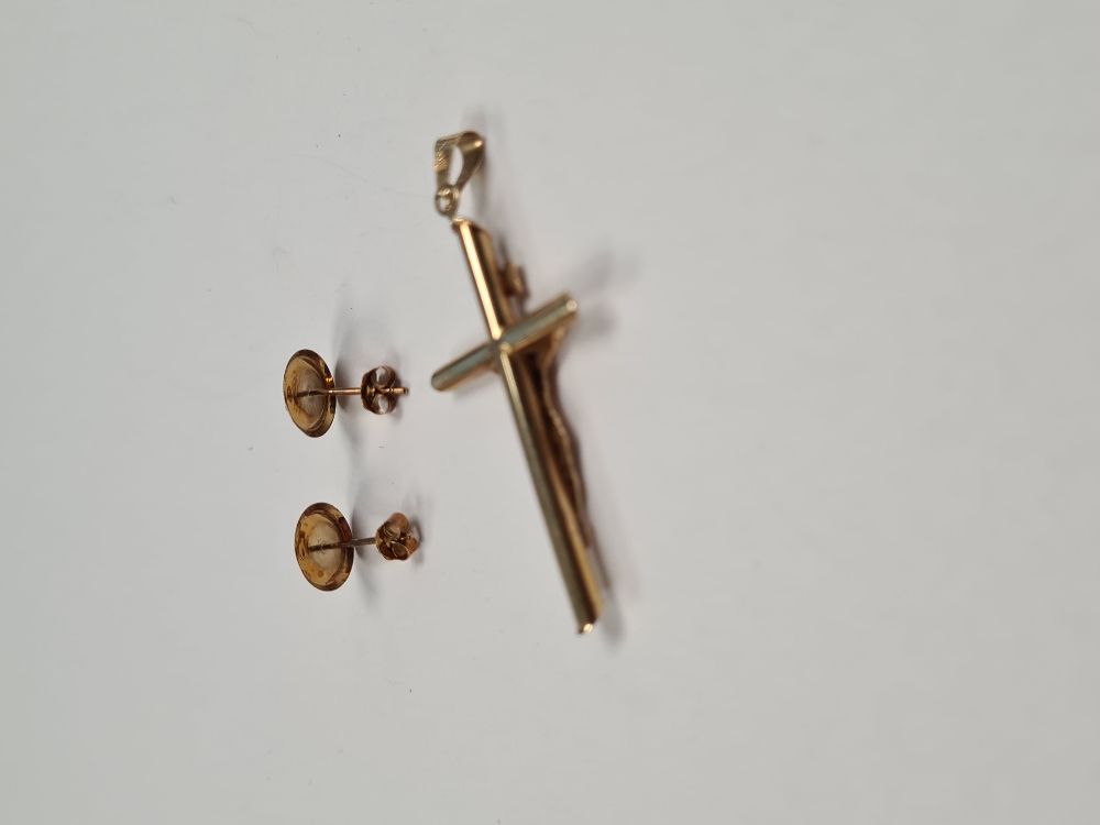 9ct yellow gold Crucifix pendant, and a pair of 9ct gold cubic zirconia set earrings, crucifix marke - Image 6 of 6