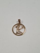 14ct yellow gold circular pendant of open form, depicting a kneeling female holding a heart, approx