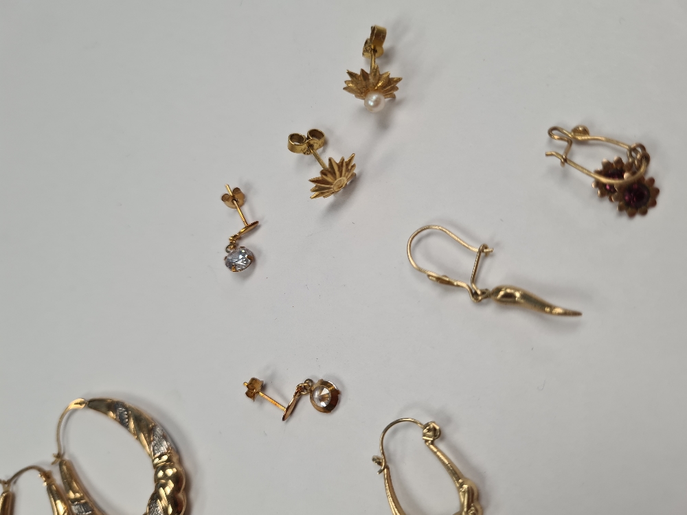 Quantity of 9ct yellow gold earrings including 2 pairs of Creoles, and other earrings, approx 6.8g - Image 8 of 8