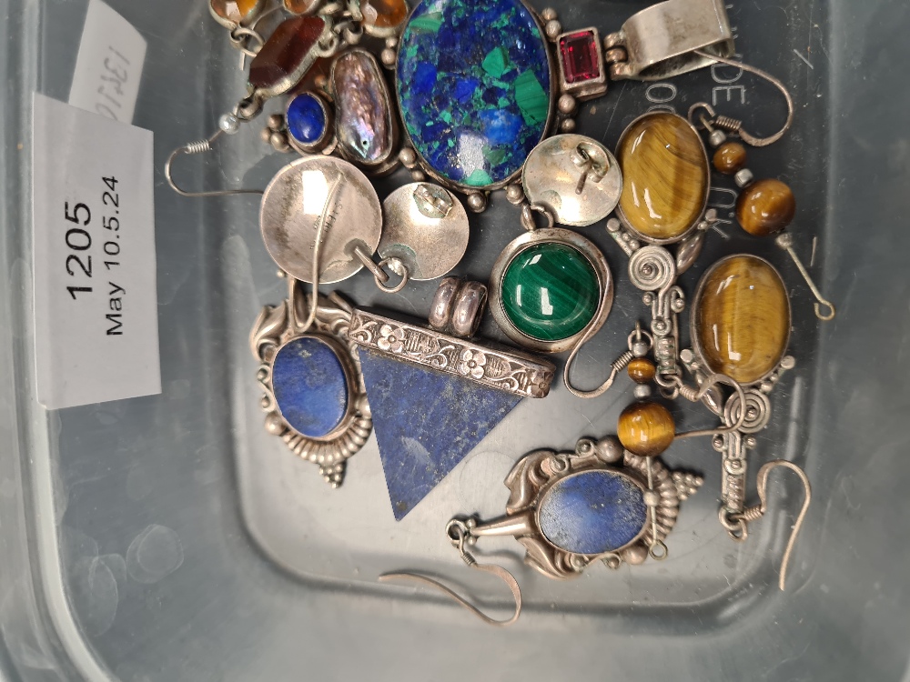 Quantity of modern silver hardstone jewellery to include Malachite earrings, tiger's eye pendant and - Image 2 of 3