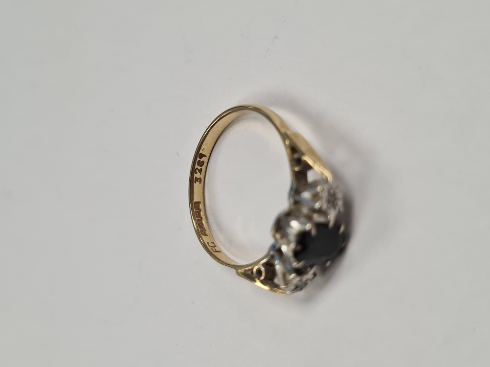 18ct yellow gold dress ring with central oval faceted sapphire with a round cut diamond to each side - Image 2 of 4