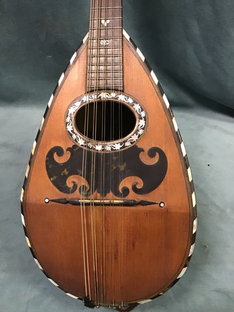 A C19th cased Neapolitan mandolin by Giuseppe Vinaccia, the pear shaped walnut ribbed back and - Image 3 of 3