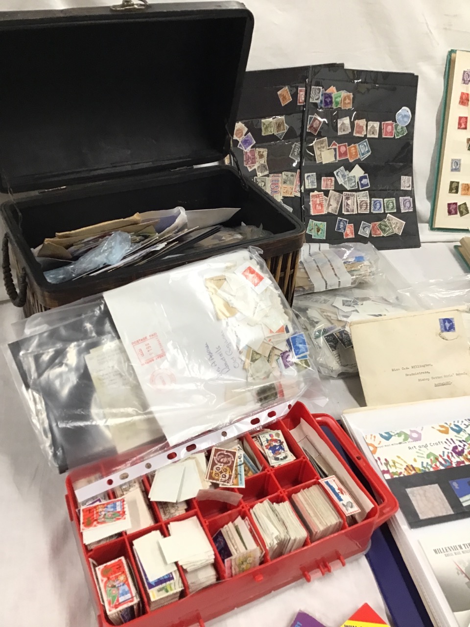A large collection of miscellaneous stamps & albums - British, some Victorian, Bulgarian, Indian, - Bild 3 aus 3