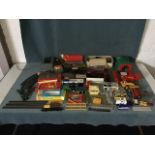 Miscellaneous OO gauge boxed and loose model railway items including stations, platforms, a