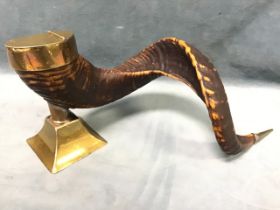 A Victorian brass mounted rams horn table snuff mull, the spiral horn with oval brass cover and