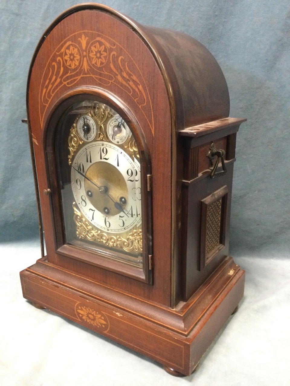 A large late C19th domed top architectural style clock with art nouveau style decoration to - Bild 2 aus 3