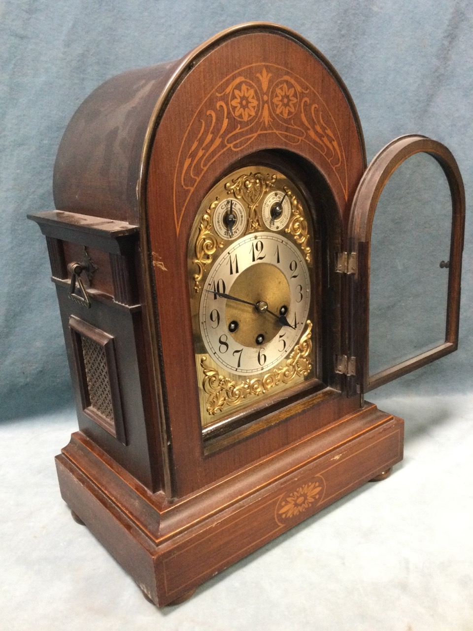 A large late C19th domed top architectural style clock with art nouveau style decoration to - Bild 3 aus 3