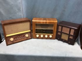 A 30s Lissen bakelite cased valve radio with fabric speaker grille, gilt tuning dial and bakelite