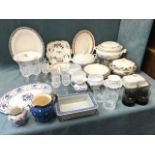 Miscellaneous ceramics & glass - a Chinese late Qing blue & white porcelain rectangular planter with