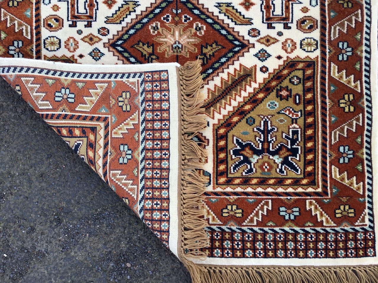 An Indian wool rug with a multitude lozenge motif amid stylised flowers & peacocks on a cream - Image 3 of 3